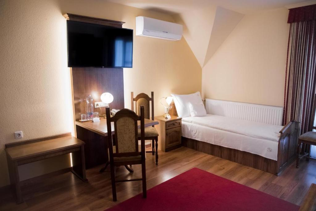 Vinum Hotel Kiskoros Room photo