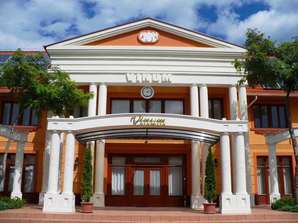 Vinum Hotel Kiskoros Exterior photo